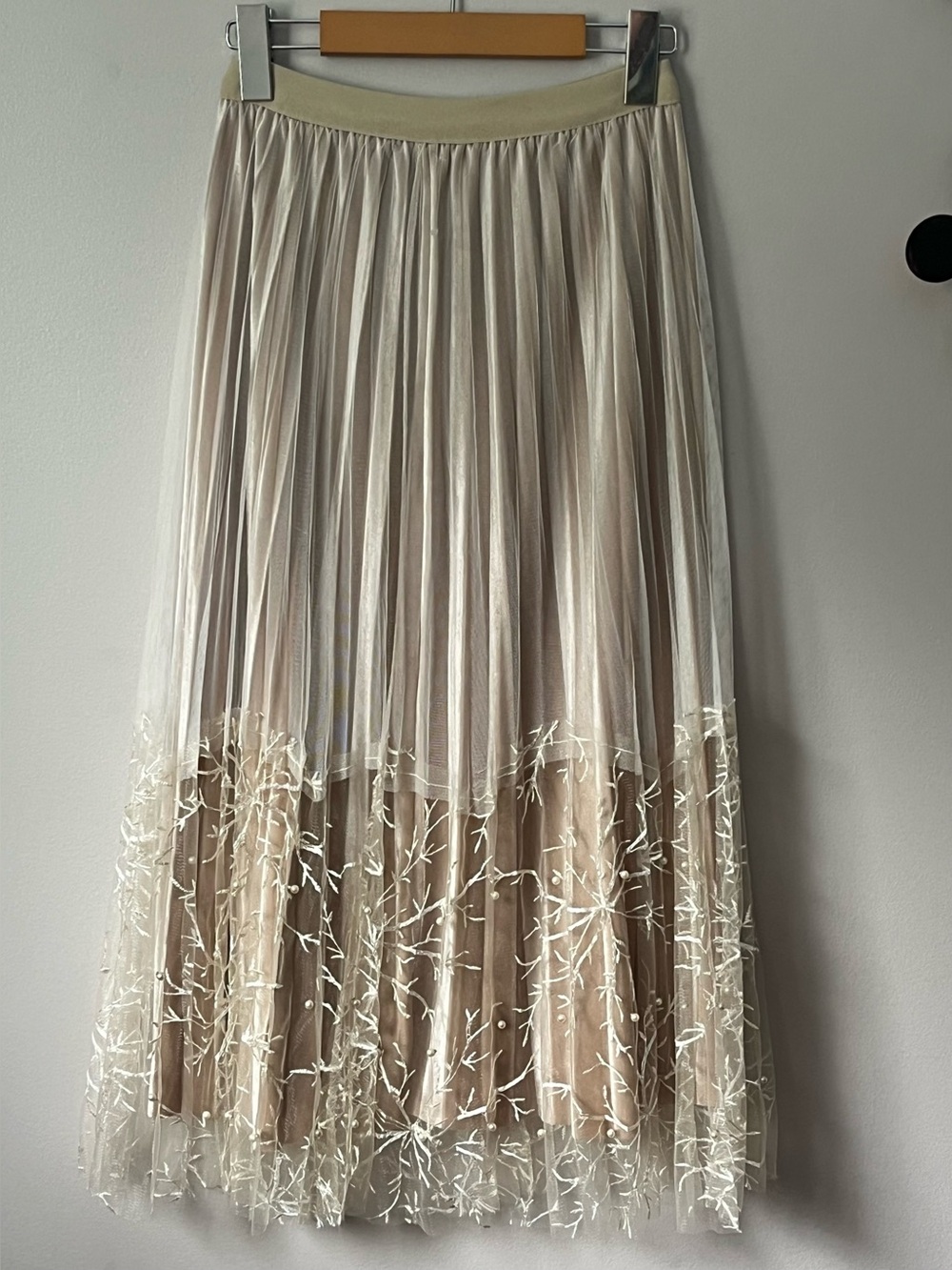 Women’s CHICWISH Pearls Embroidered Mesh Velvet Pleated Skirt In Cream